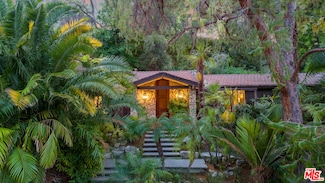 4943 Queen Victoria Rd, Woodland Hills, CA 91364
