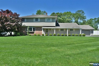 789 Charnwood Dr, Wyckoff, NJ 07481