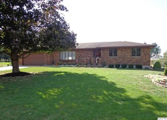 2004 Marla Dr, Quincy, IL 62305