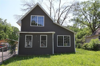 1915 22nd St, Des Moines, IA 50310