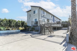 11218 Oxnard St, Los Angeles, CA 91606