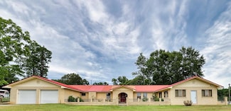 901 Haven Dr, Dothan, AL 36301