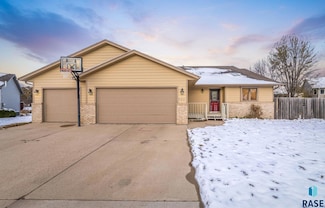 904 S Jay Cir, Sioux Falls, SD 57103