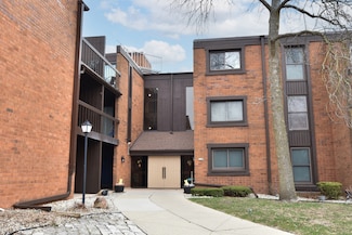 5200 S Tuckaway Blvd Unit 122, Milwaukee, WI 53221