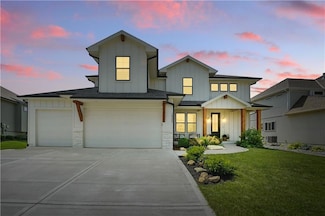 16555 S Lichtenauer Dr, Olathe, KS 66062