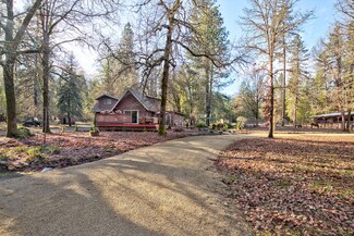 1090 Queens Branch Rd, Rogue River, OR 97537