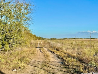 66.69 AC Cr 777, Devine, TX 78016