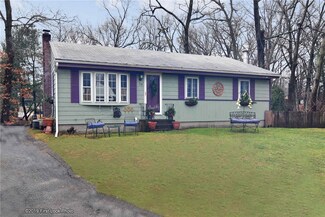 78 Burgess Dr, Warwick, RI 02886