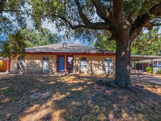 124 E 11th St, Deer Park, TX 77536