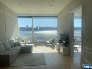 9 Somerset Ln Unit 319, Edgewater, NJ 07020