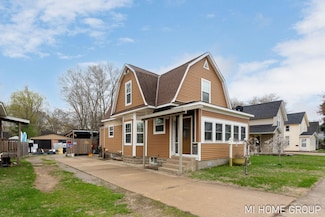 316 W 13th St, Holland, MI 49423