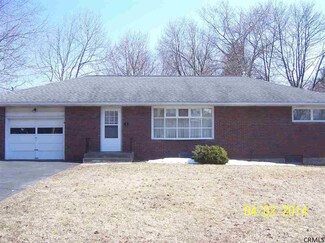 2 Pilgrim Dr, Albany, NY 12211