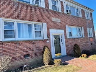 264 Glenbrook Rd Unit D, Stamford, CT 06906