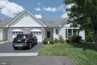 25 Meadowlark Dr, Trenton, NJ 08690