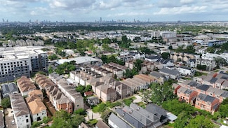 1002 W 22nd St, Houston, TX 77008