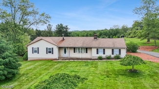 16 Hogback Rd, Pittstown, NJ 08867