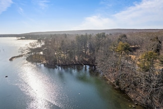 163 Oswegatchie Rd, Waterford, CT 06385