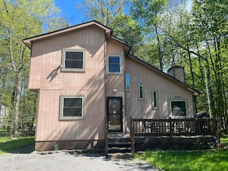 1076 Knollwood Dr, Tobyhanna, PA 18466