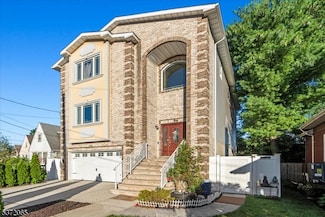 56 Kearney St, Lyndhurst, NJ 07071