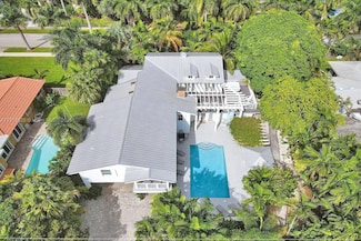 1025 N Southlake Dr, Hollywood, FL 33019