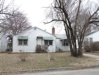 1552 S Pickwick Ave, Springfield, MO 65804