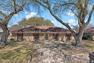 131 Briarmeadow Dr, Longview, TX 75604