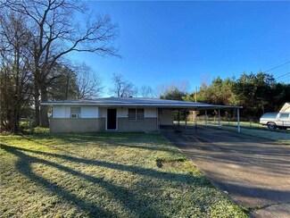 307 Donna Dr, Pineville, LA 71360