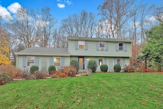 138 Wildwood Cir, Naugatuck, CT 06770