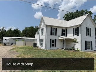 205 Randolph St, Whitewright, TX 75491
