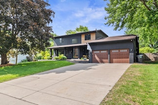 6130 Wynnwood Rd, Golden Valley, MN 55422