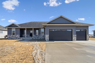4818 Prairie Dock Rd, Cedar Falls, IA 50613
