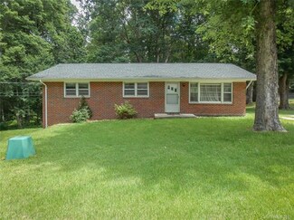 27 Horseshoe Dr, Hendersonville, NC 28791