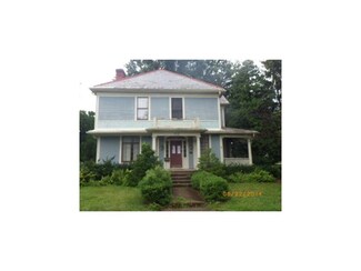 312 N Main St, Fairmount, IN 46928