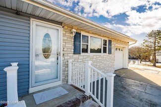 2 Green Ridge Dr, Toms River, NJ 08757