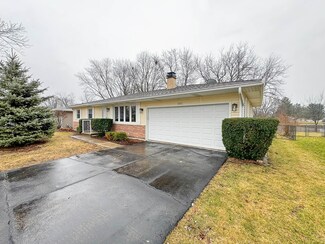 2076 Richard St, Aurora, IL 60506