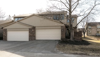4251 Foxpointe Dr, West Bloomfield, MI 48323