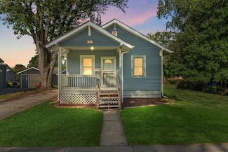 511 N West St, Crown Point, IN 46307