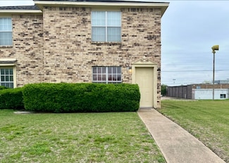 816 Red Bud Dr, Desoto, TX 75115
