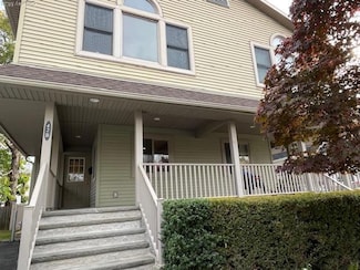 42 Dunwood Rd Unit B, Port Washington, NY 11050