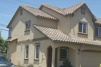 11 Oliveira Loop, Freedom, CA 95019