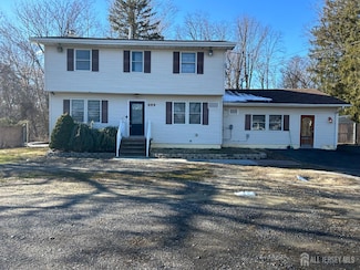 699 Tennent Rd, Manalapan, NJ 07726