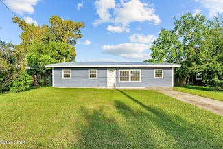 900 Huntington Dr, Panama City, FL 32401