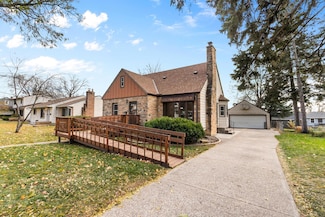 1676 Arlington Ave E, Saint Paul, MN 55106