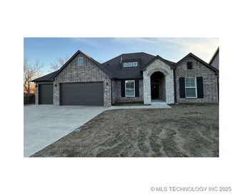 8342 Vantage Ct, Claremore, OK 74019