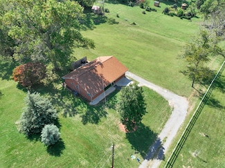 1217 Oakwood St, Bedford, VA 24523