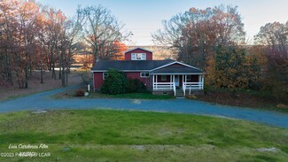 136 Four Seasons Dr, Hazle Township, PA 18201