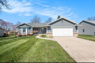 901 Brentwood St, Jenison, MI 49428
