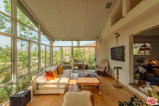 9635 Stonehurst Ave, Sun Valley, CA 91352