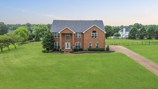 104 Brookstone Dr, Burns, TN 37029