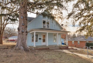335 E Gray St, Des Moines, IA 50315